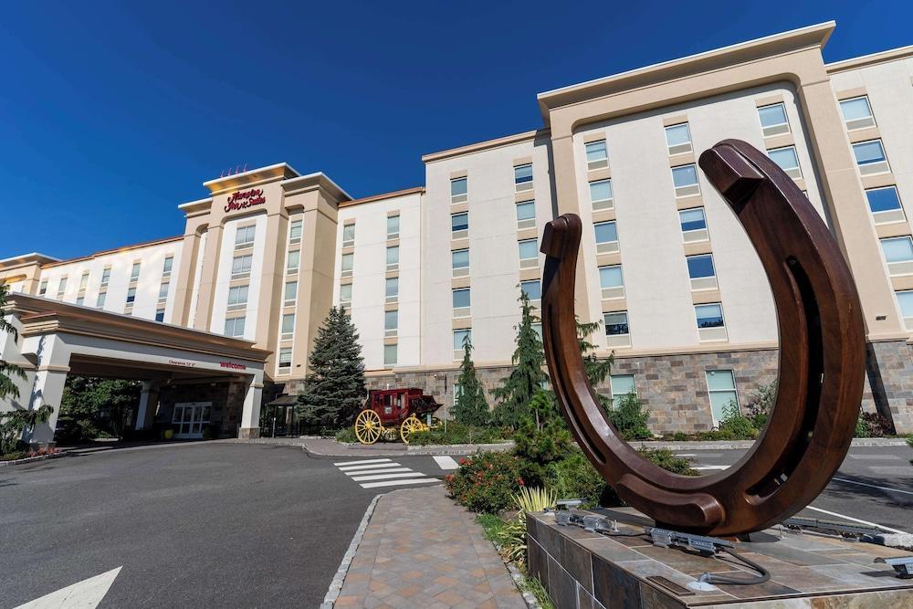 Hampton Inn & Suites by Hilton Staten Island - Tap to explore photos
