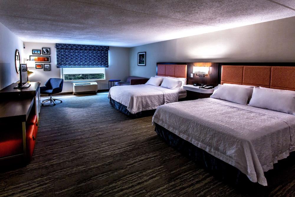 Hampton Inn & Suites by Hilton Staten Island - Tap to explore photos