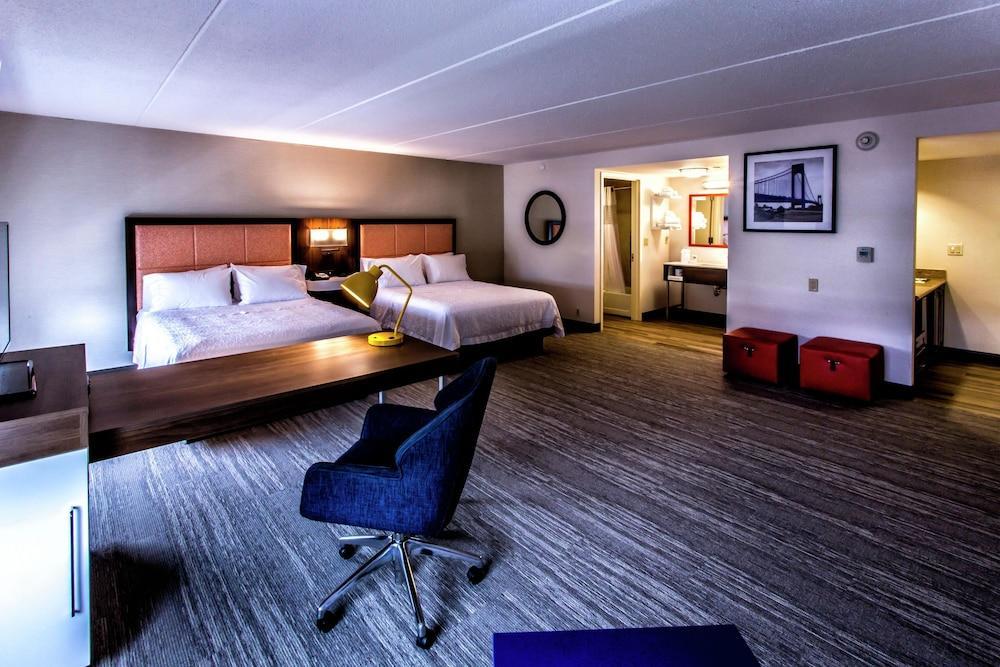 Hampton Inn & Suites by Hilton Staten Island - Tap to explore photos