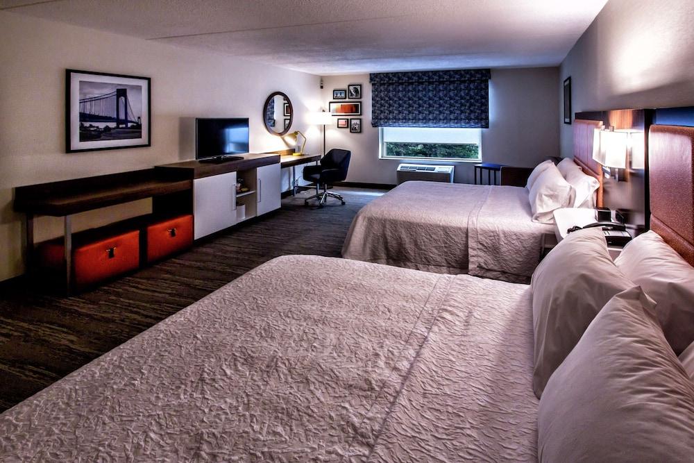 Hampton Inn & Suites by Hilton Staten Island - Tap to explore photos