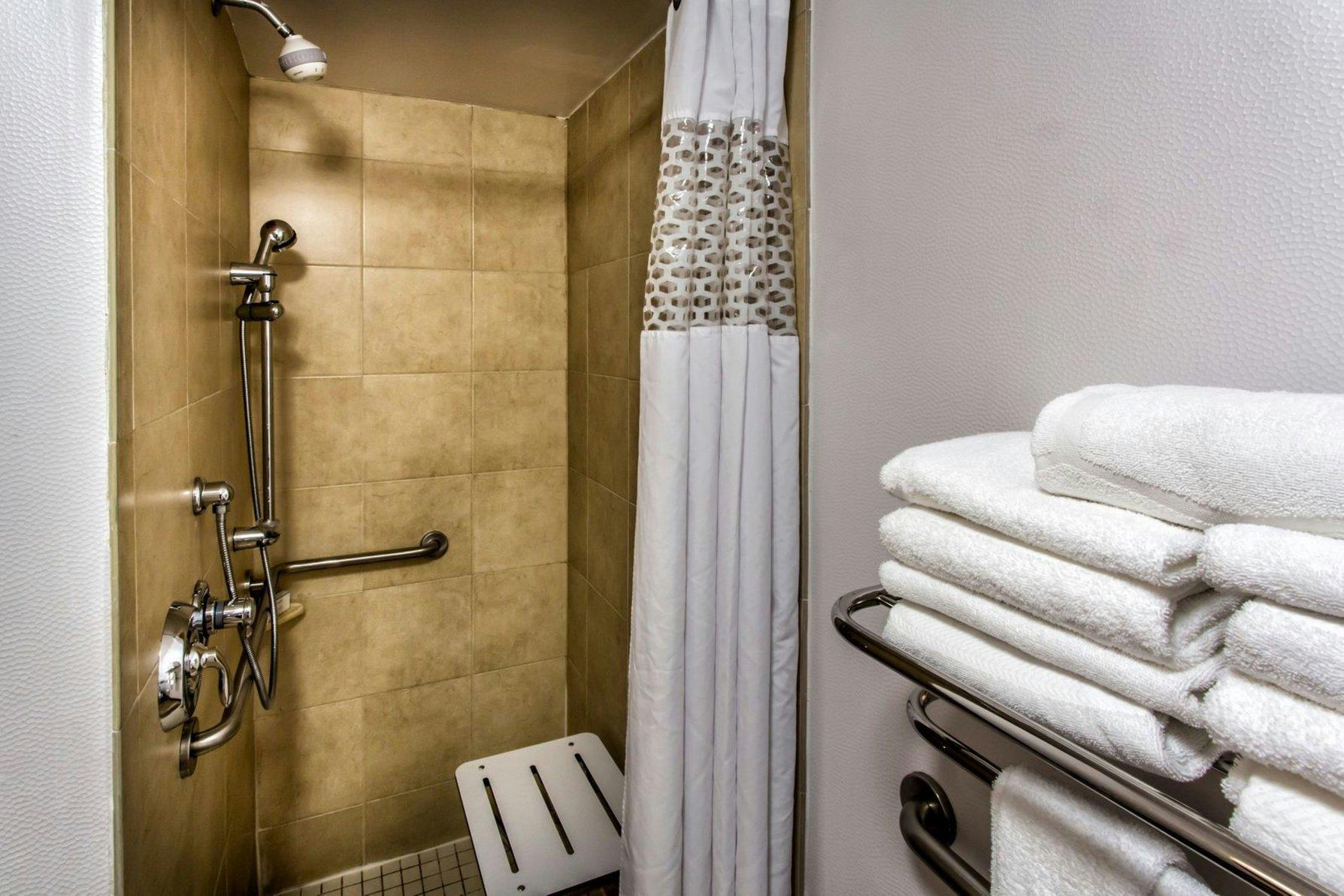 Hampton Inn & Suites by Hilton Staten Island - Tap to explore photos