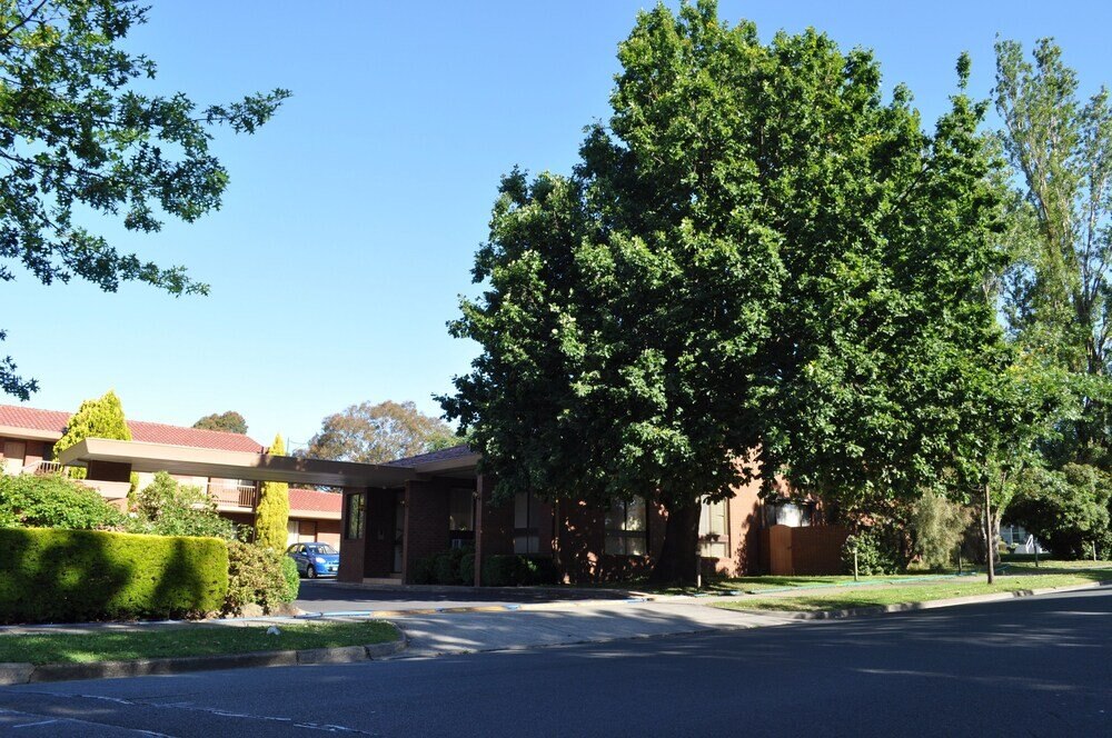 Nunawading Motor Inn - Tap to explore photos