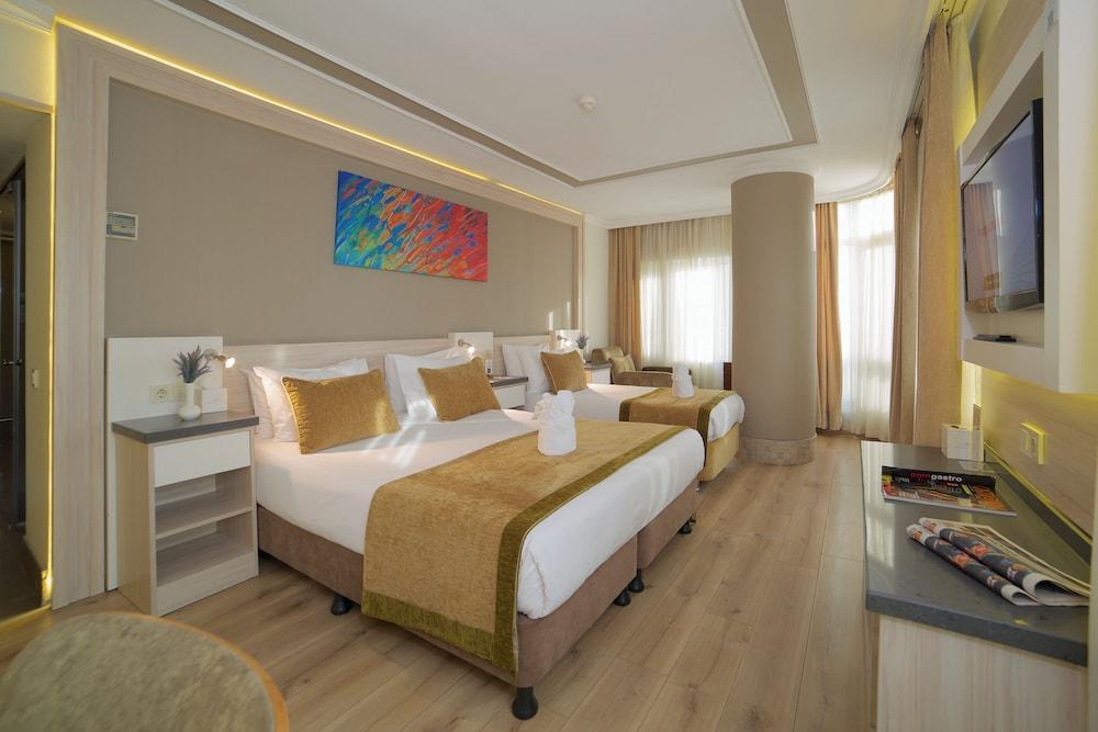 Bulvar Palas Old City Hotel Room Type - Family Room Bulvar Palas Old City Hotel Room Type - Family Room