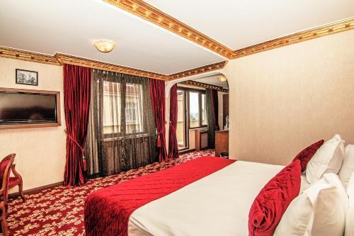 Antea Palace Hotel and Spa Room Type - Deluxe Queen Room with Balcony