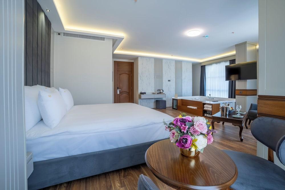Seven Hills Boutique Hotel Room Type - Corner Suite St.Sophia (Annex Building)