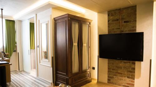 Hotel Niles Istanbul - Tap to explore photos