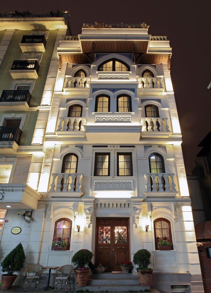 Niles Hotel Istanbul - Special Class - Tap to explore photos
