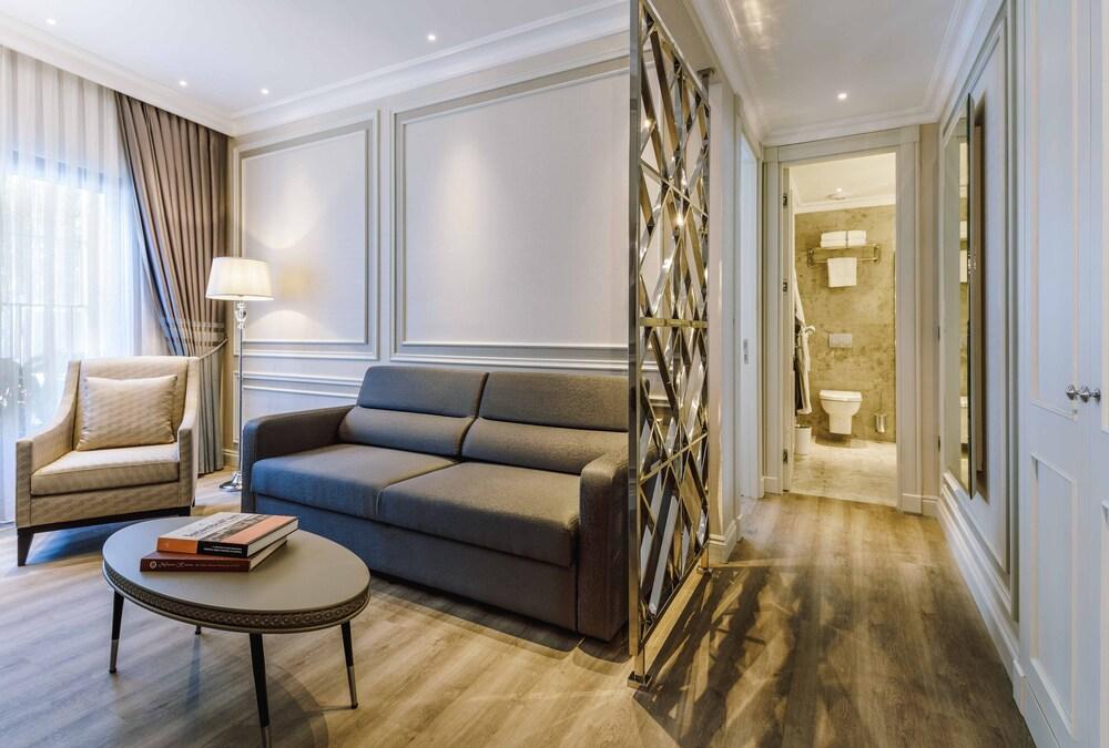 Amiral Palace Hotel Boutique Class Room Type - Deluxe Suite Amiral Palace Hotel Boutique Class Room Type - Deluxe Suite