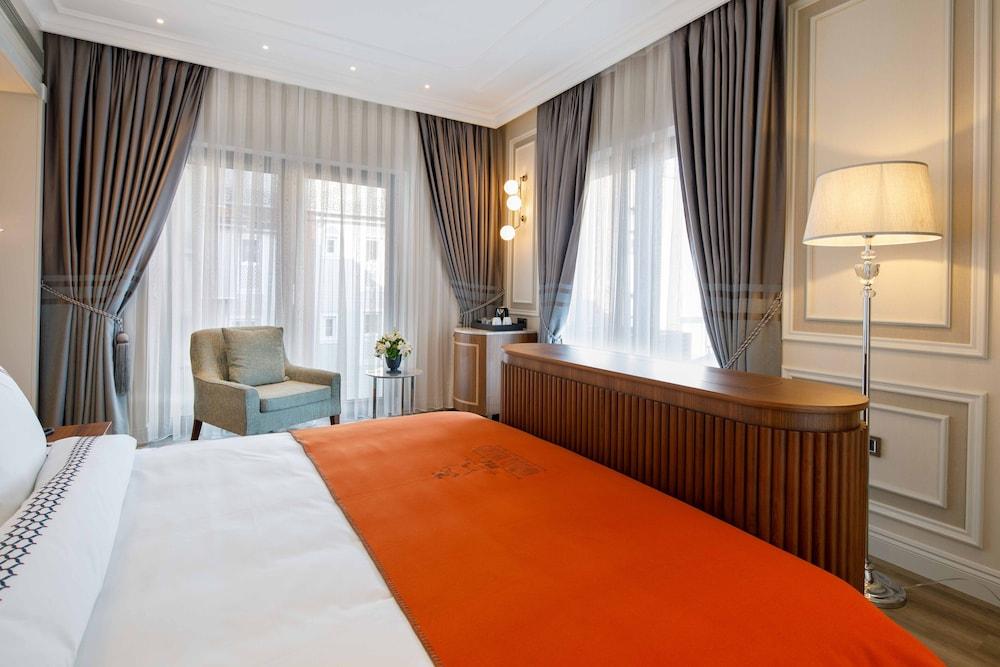Amiral Palace Hotel Boutique Class - Tap to explore photos