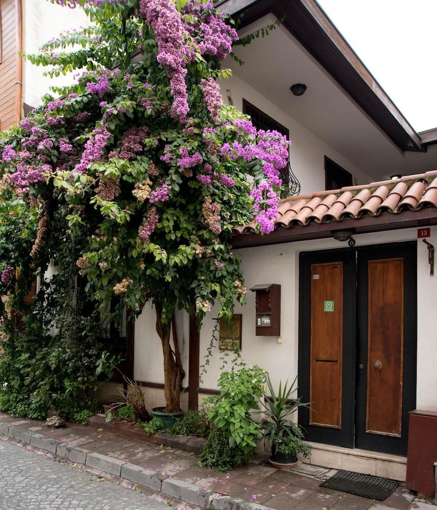 Villa Sphendone Suites - Tap to explore photos