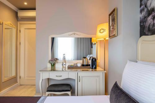 Raymond Hotel Old City Room Type - Budget Double Room