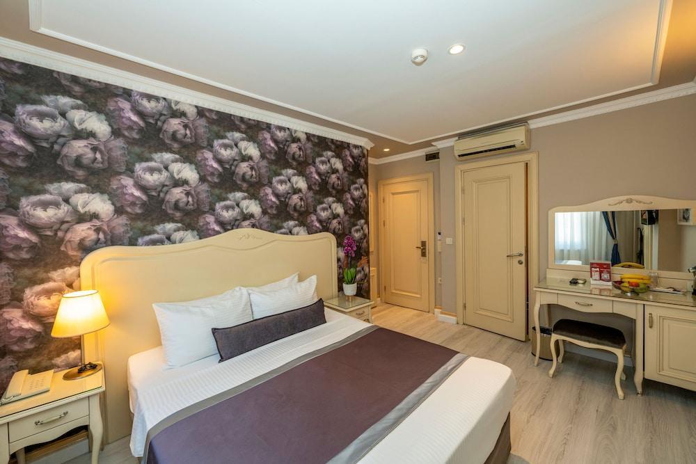 Raymond Hotel Room Type - Standard Double or Twin Room, City View
