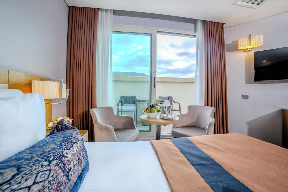 Hotel Momento - Special Class Room Type - Deluxe Double with Balcony