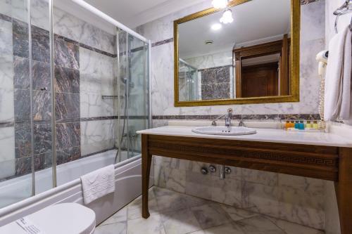 Acra Hotel - Special Category Room Type - Superior Room