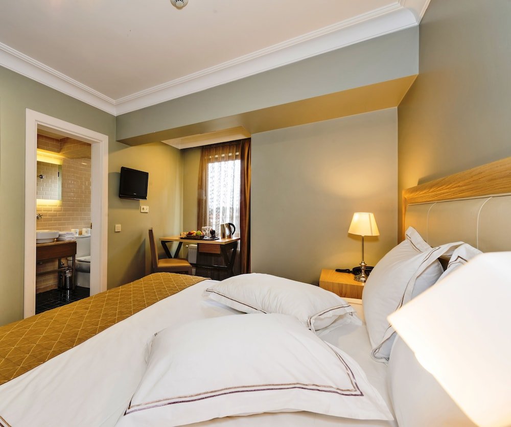 Agora Life Hotel - Special Class - Tap to explore photos