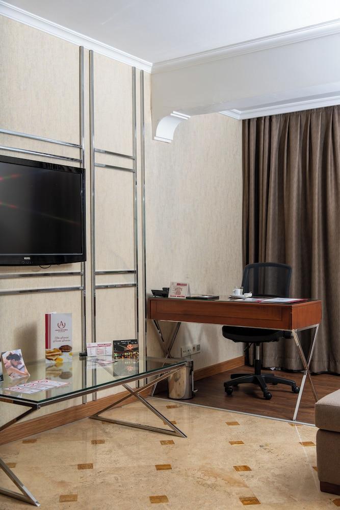 AKGUN ISTANBUL HOTEL Room Type - Junior Suite, 1 King Bed, Non Smoking (with Sofabed) AKGUN ISTANBUL HOTEL Room Type - Junior Suite, 1 King Bed, Non Smoking (with Sofabed)