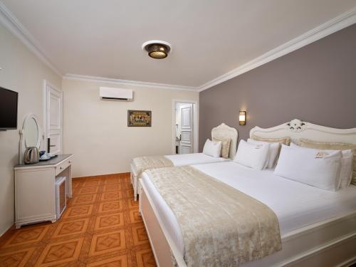 Alzer Hotel Special Class Room Type - Connecting Family Room