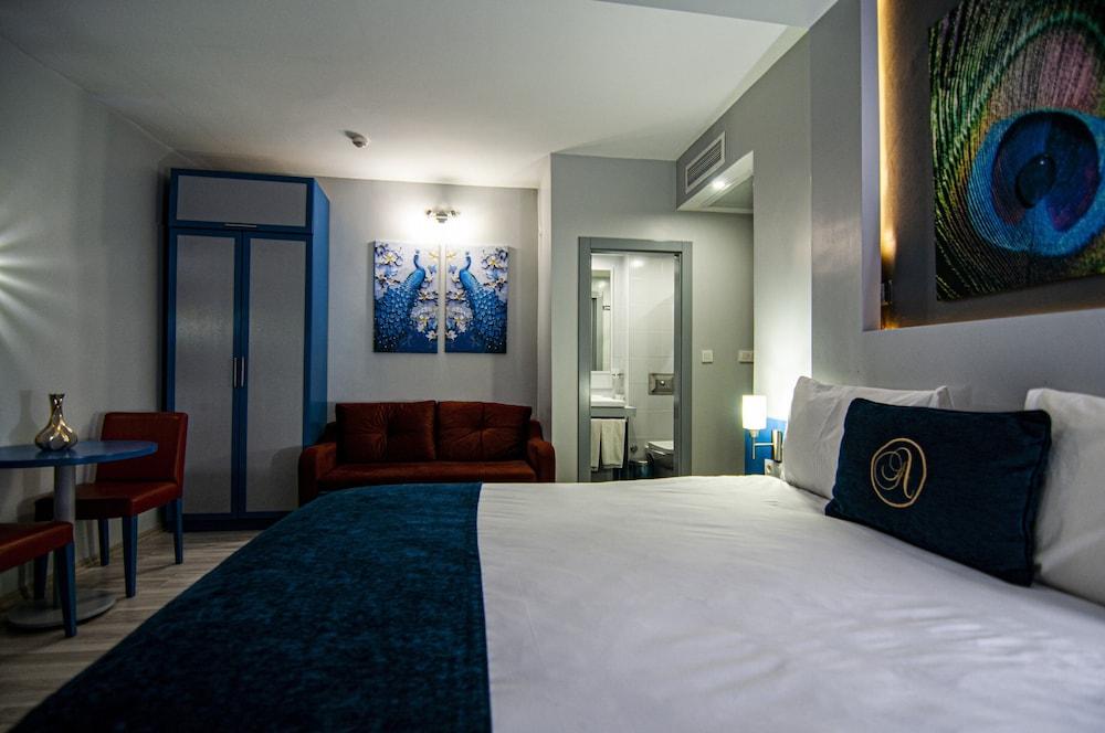 Lapis Inn Hotel & Spa Room Type - Deluxe Room in Primary City Center Location