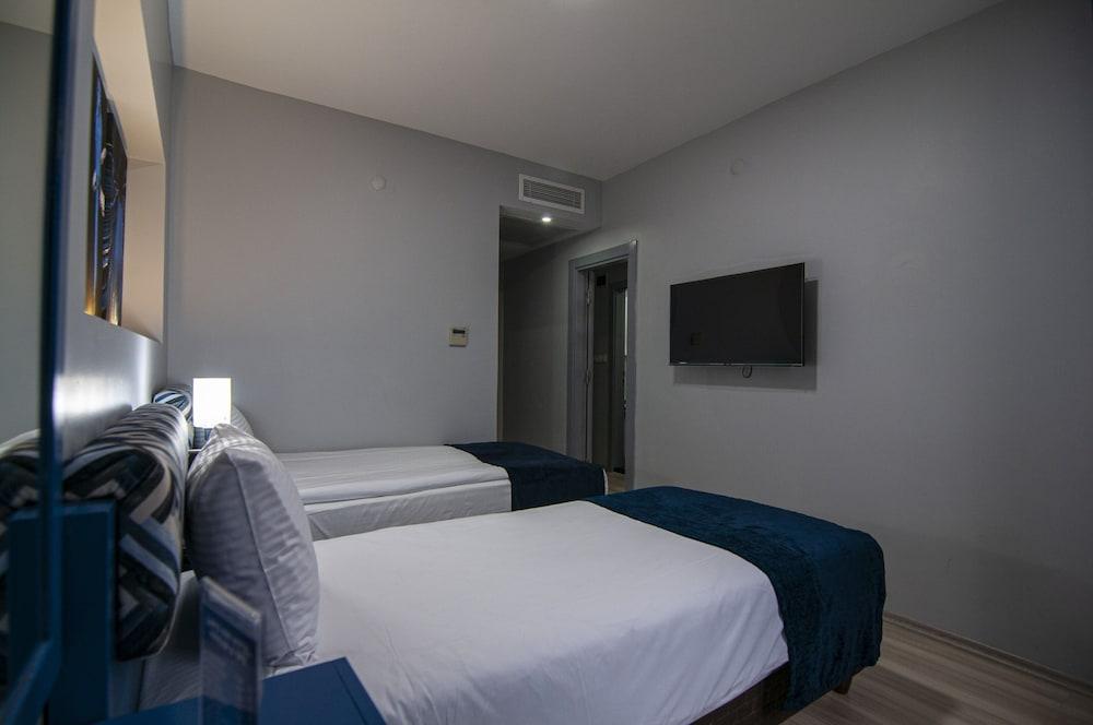 Lapis Inn Hotel & Spa Room Type - Central Twin Room for Friends - Business Travelers