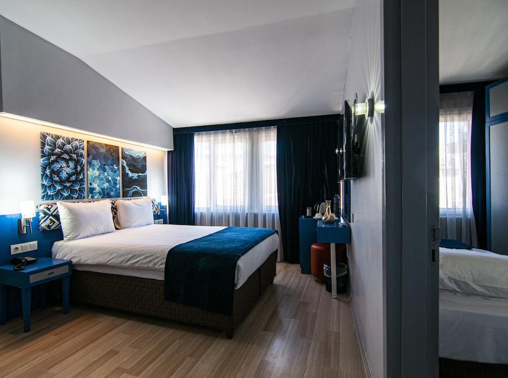 Lapis Inn Hotel & Spa Room Type - Central Family or Friends Room - up to 4 Guests Lapis Inn Hotel & Spa Room Type - Central Family or Friends Room - up to 4 Guests