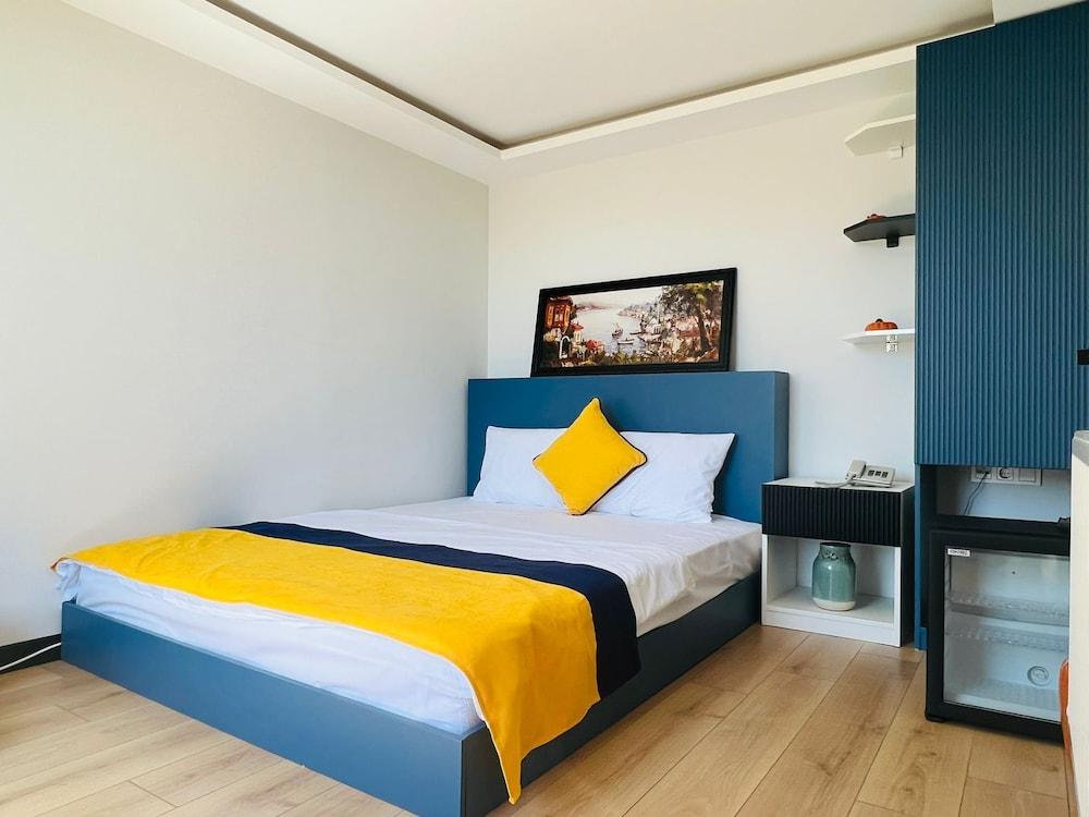 Apex Hotel Room Type - Standard Double Room, 1 Queen Bed, Courtyard View Apex Hotel Room Type - Standard Double Room, 1 Queen Bed, Courtyard View