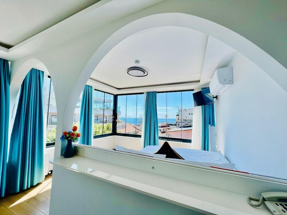 Apex Hotel Room Type - Deluxe Room, 1 Queen Bed, Non Smoking, Sea View Apex Hotel Room Type - Deluxe Room, 1 Queen Bed, Non Smoking, Sea View