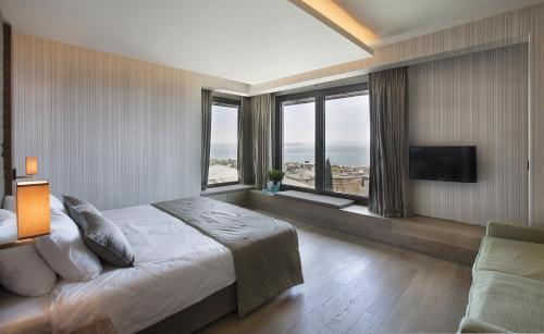 Hotel Arcadia Blue Istanbul Room Type - Corner Deluxe Sea View