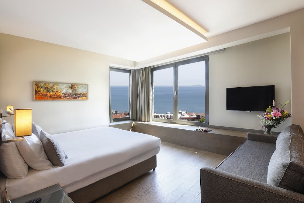 Hotel Arcadia Blue Istanbul Room Type - Deluxe Room, 1 Double Bed, Sea View, Corner