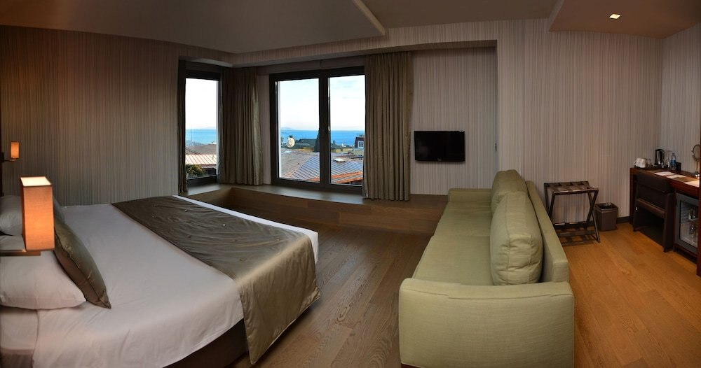 Hotel Arcadia Blue Istanbul - Tap to explore photos