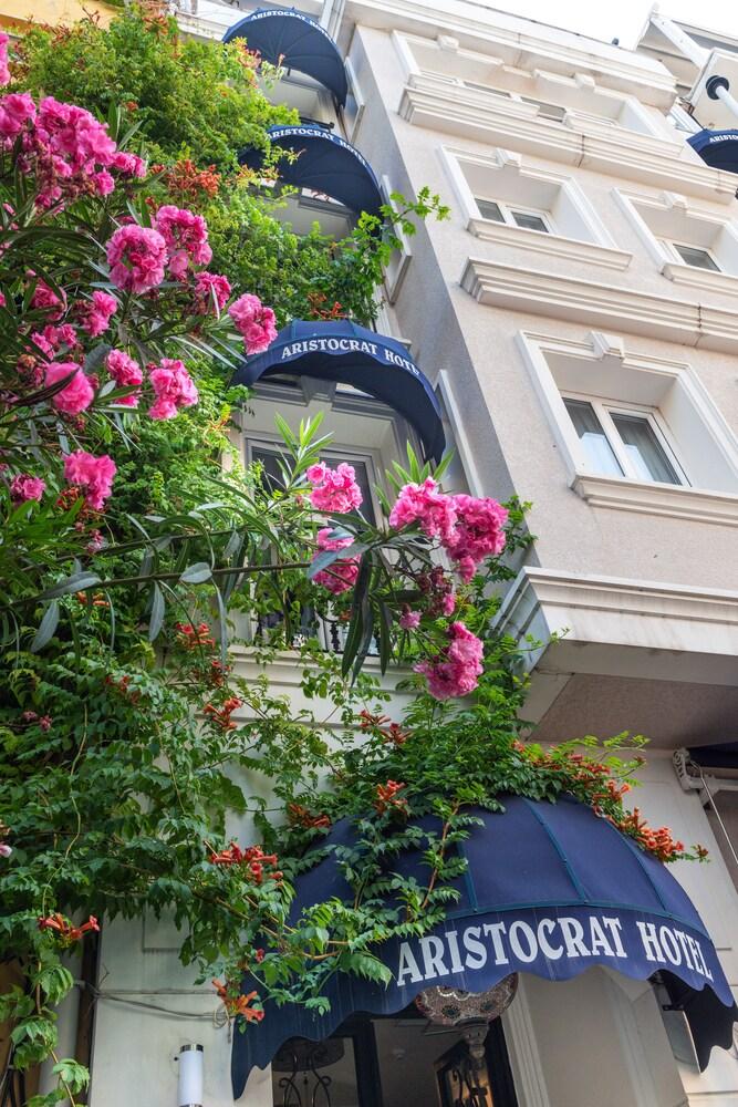 Aristocrat Hotel - Tap to explore photos