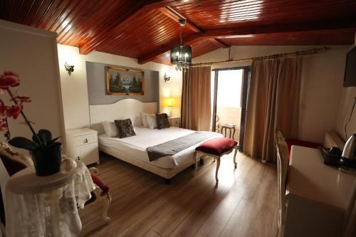 Asmali Hotel Room Type - Deluxe Double Room with Balcony Asmali Hotel Room Type - Deluxe Double Room with Balcony