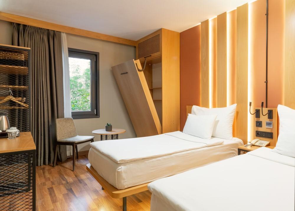 Antik Hotel Istanbul Room Type - Classic Triple Room, 3 Twin Beds
