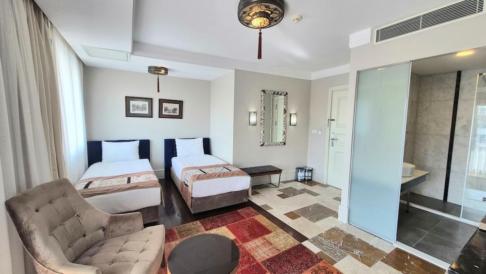 Azade Suites Room Type - King Suite Sea View
