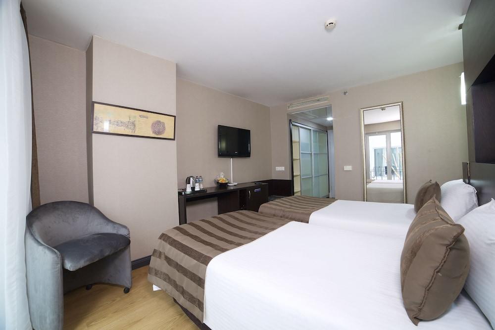 The Hotel Beyaz Saray - Grand Bazaar - Tap to explore photos