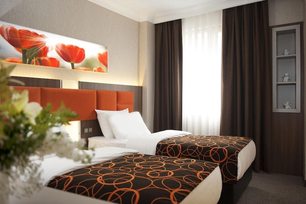 Hotel Birbey Room Type - Standard Double or Twin Room Hotel Birbey Room Type - Standard Double or Twin Room