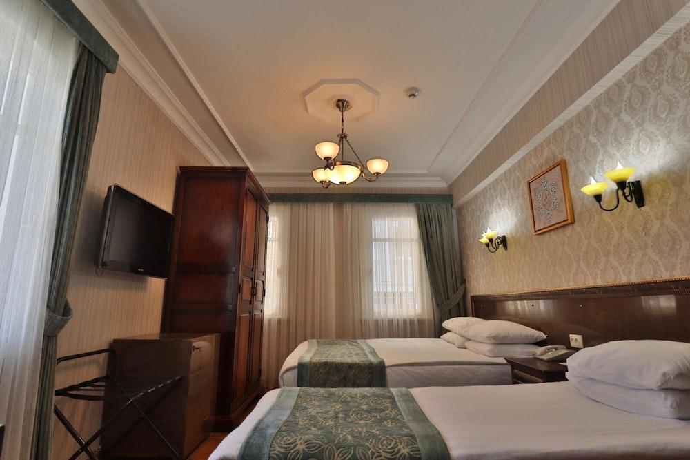 Blue House Hotel Room Type - Standard Triple Room