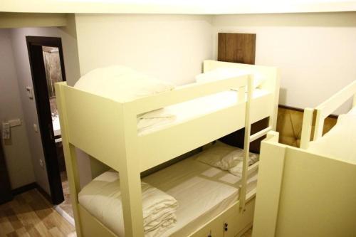 Bucoleon by Cheers Room Type - Bed in 4-Bed Mixed Dormitory Room
