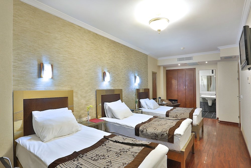 Grand Madrid Hotel Room Type - Triple Room