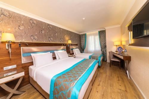 Grand Yavuz Hotel Room Type - Superior Triple Room Grand Yavuz Hotel Room Type - Superior Triple Room