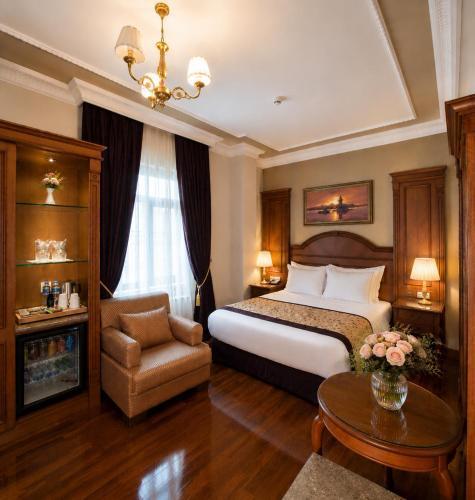 GLK PREMIER Acropol Suites & Spa - Tap to explore photos
