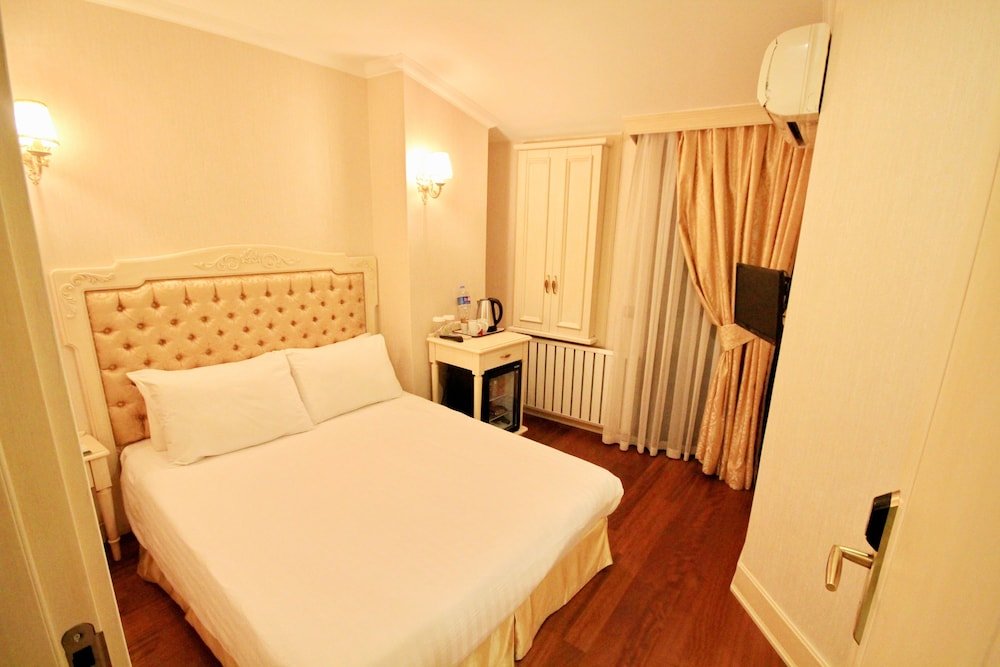 Historia Hotel - Special Class - Tap to explore photos