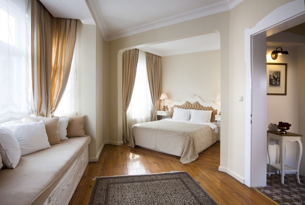Hotel Sari Konak Room Type - Family Room Hotel Sari Konak Room Type - Family Room