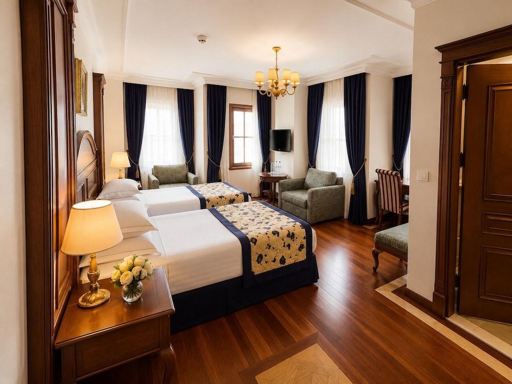 GLK PREMIER The Home Suites & Spa - Boutique Class - Tap to explore photos