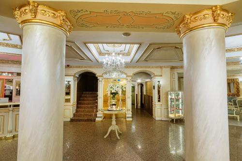 Hotel Ipek Palas - Tap to explore photos
