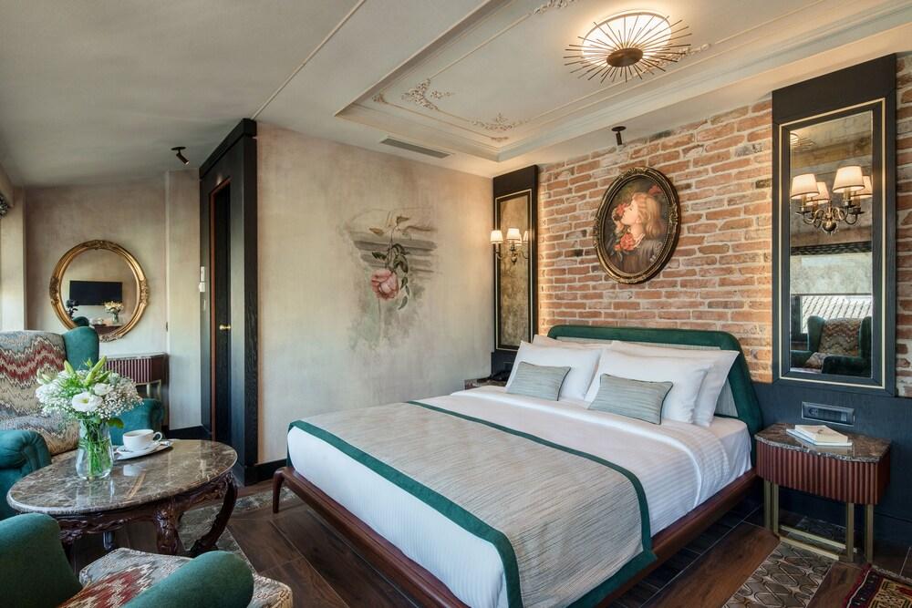 Tria Hotel - Special Class Room Type - Deluxe Room with Sea View