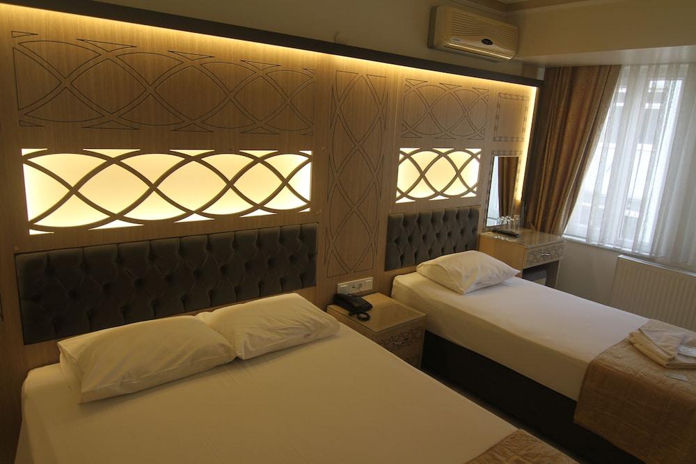 Hotel Grand Liza Room Type - Standard Triple Room