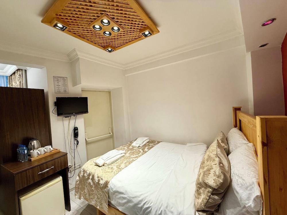 Magnificent Hotel Room Type - Standard Double Room