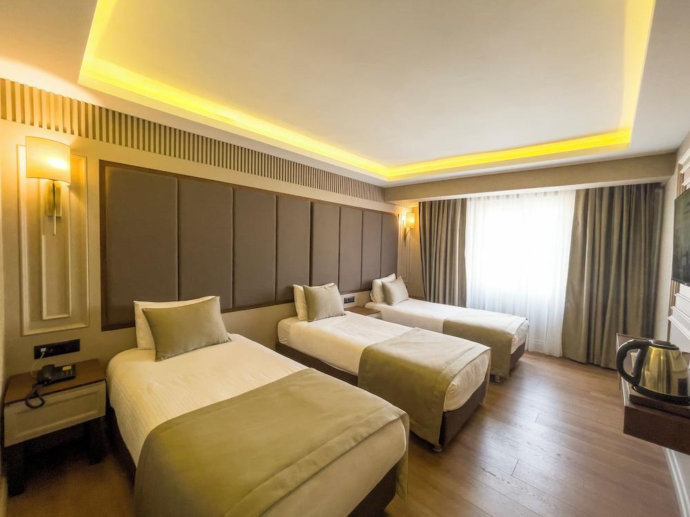 Martinenz Hotel Room Type - Standard Triple Room