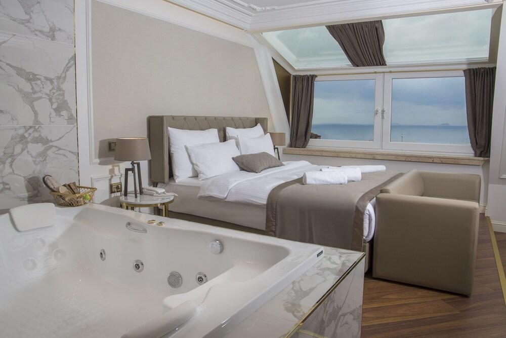 Mina Hotel - Special Category Room Type - King Suite with Sea View