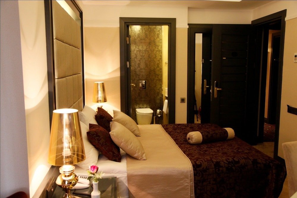 Mirilayon Hotel Room Type - Deluxe Double or Twin Room